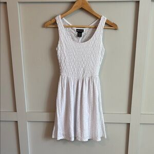 White Lace Sleeveless Dress